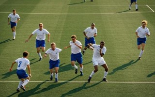 蓝球队有多少人组成_篮球队一共有多少个人?